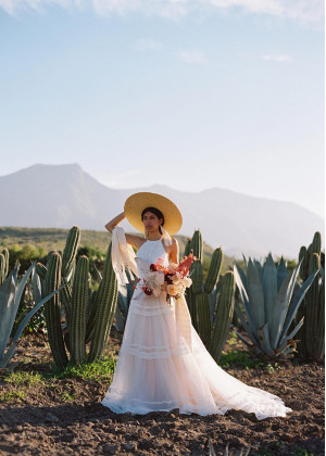 Halter Neck Ivory Lace Tulle Keyhole Back Wedding Dress